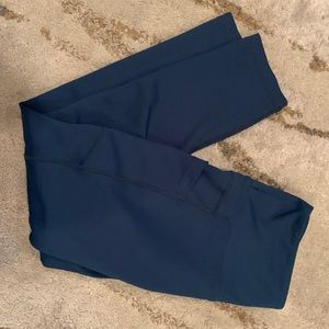 ZYIA light n tight Capri-length Leggings